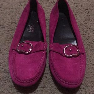 Gucci women hot pink suede loafers